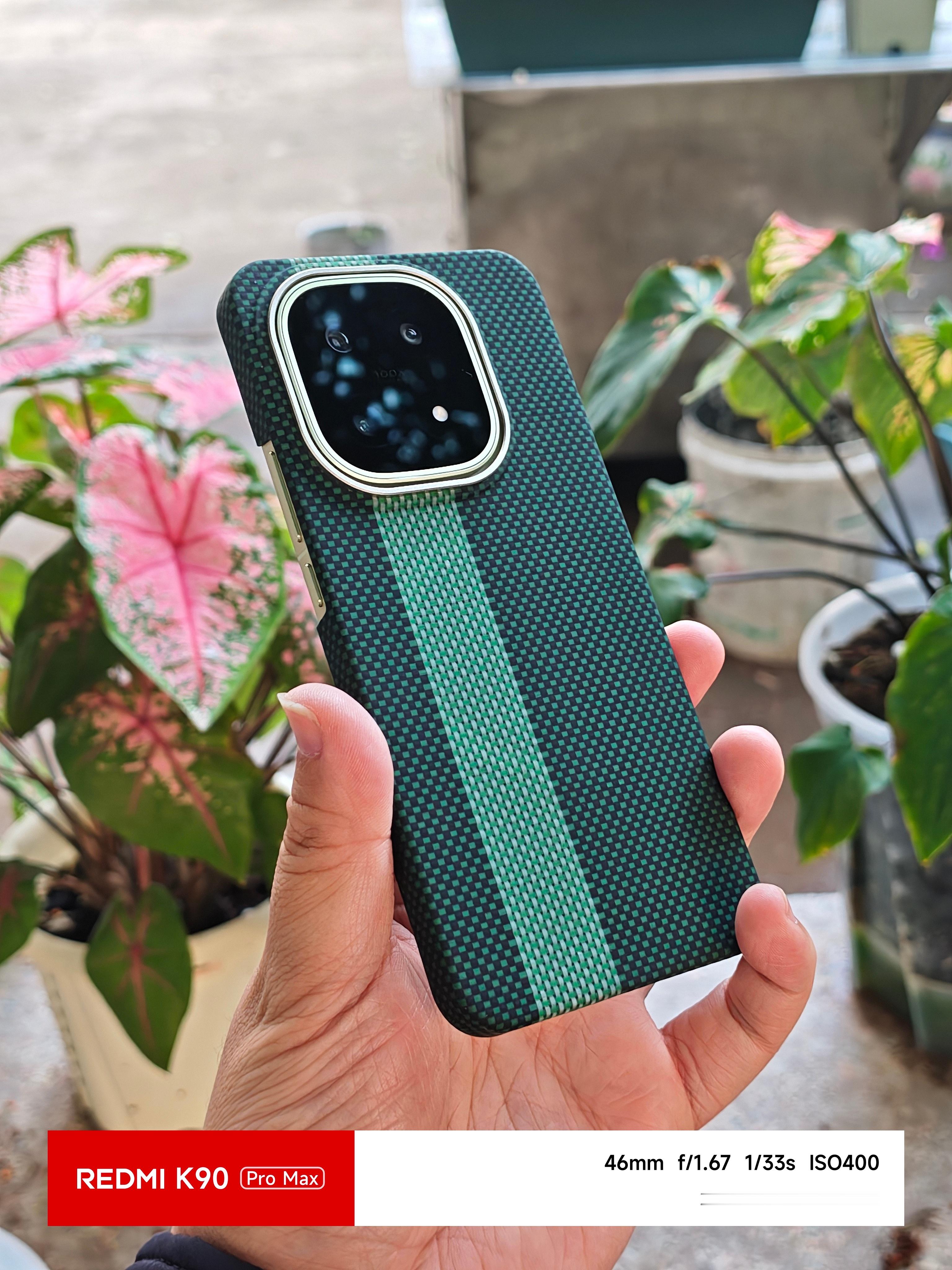 给我的iQOO 15旷野买了个绿色的凯夫拉轻薄手感又提升了，就是不怎么导光了