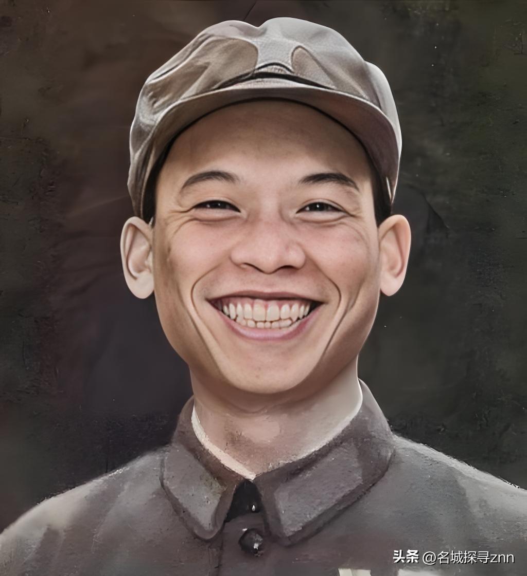 1979年，解放军一名走失的战士正在越南的农田里挖红薯，突然迎面冲过来七八名越军