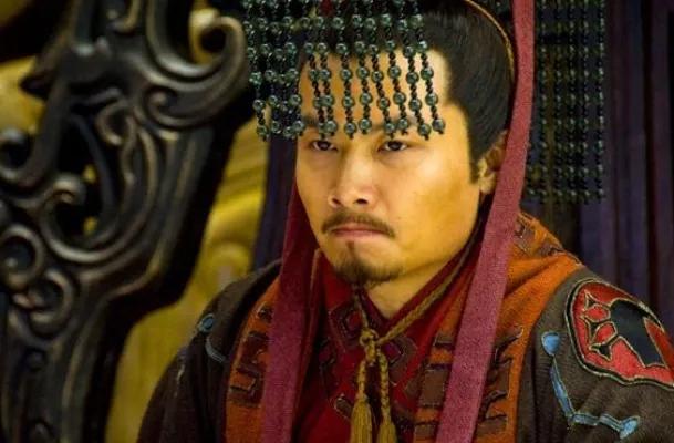 220 年，曹操弥留之际，把曹丕叫到床前，没有叮嘱他如何篡汉称帝，也没有教他如何