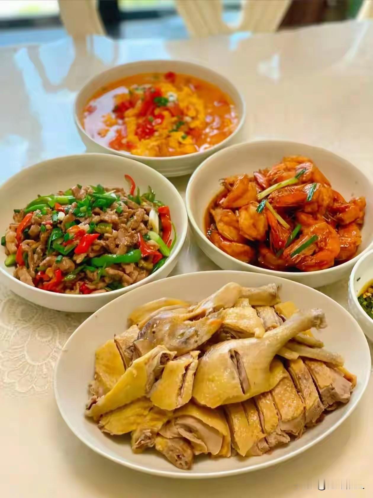 心情好，自然烧的菜也会好，再配上一罐啤酒完美[耶]