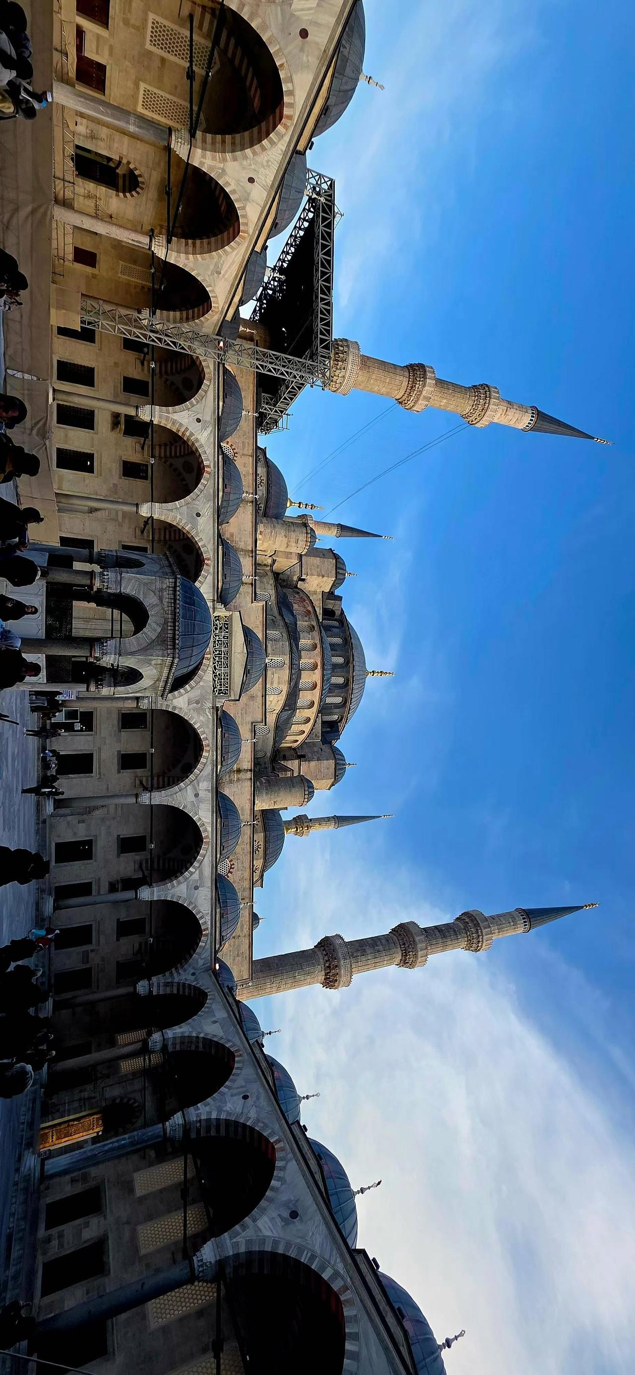 十年前因为在希腊丢了护照，又被伊斯坦布尔机场不靠谱的工作人员乱操作，导致不能入境