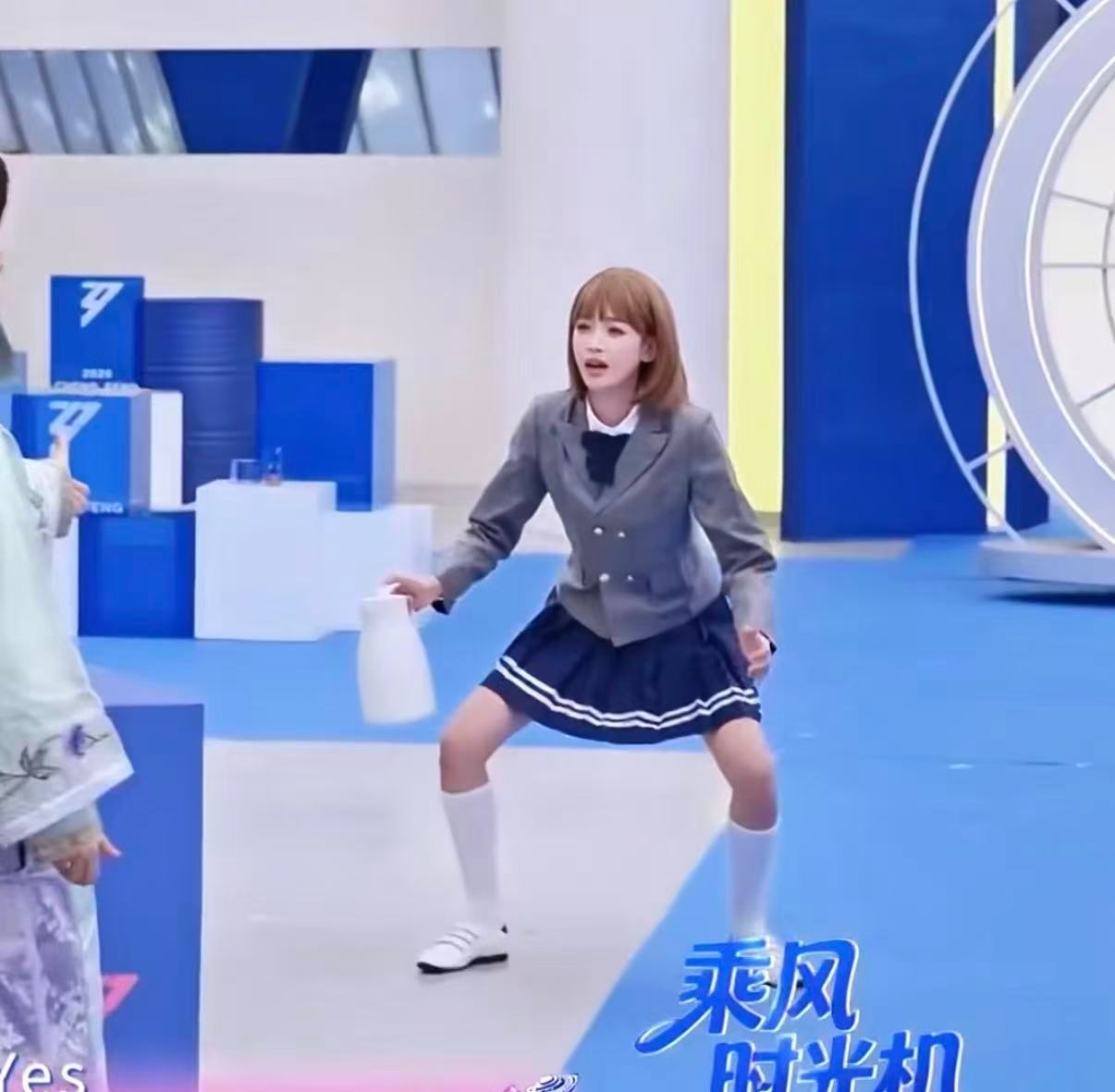 孙怡到底是yes还是no 别人纠结yes和no，孙怡纠结到口渴，外表看着笨笨的，