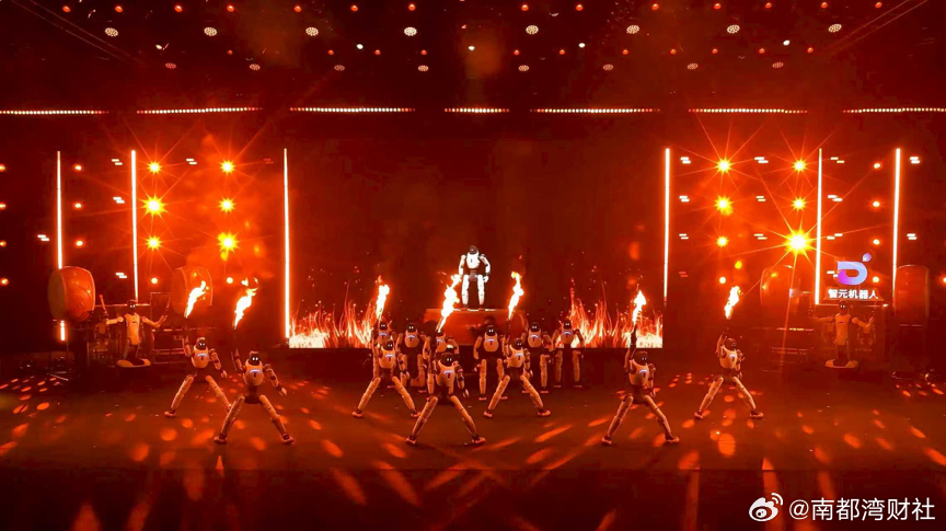 【#春节机器人租赁迎高峰#，订单排到3月，机器人租赁价格“大跳水”】#春节机器人