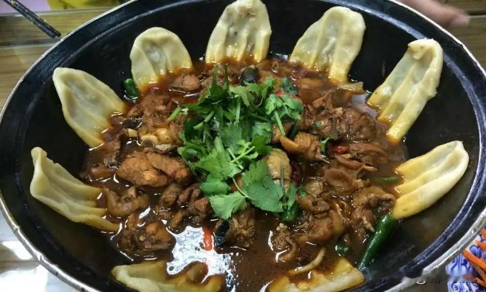 晒图笔记大赛今天晚餐宿迁地锅鸡，当地著名美食，味道鲜美。