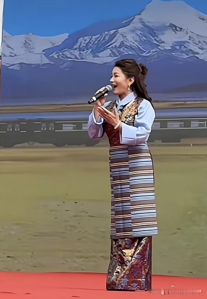 这场台风来的真巧，化解了不少麻烦，音乐会上说不清版权的歌曲可以回归大众了。