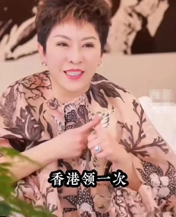 #向佐郭碧婷领了两次证#近期，有网友好奇向佐和郭碧婷有没有领证的问题，向太回应道