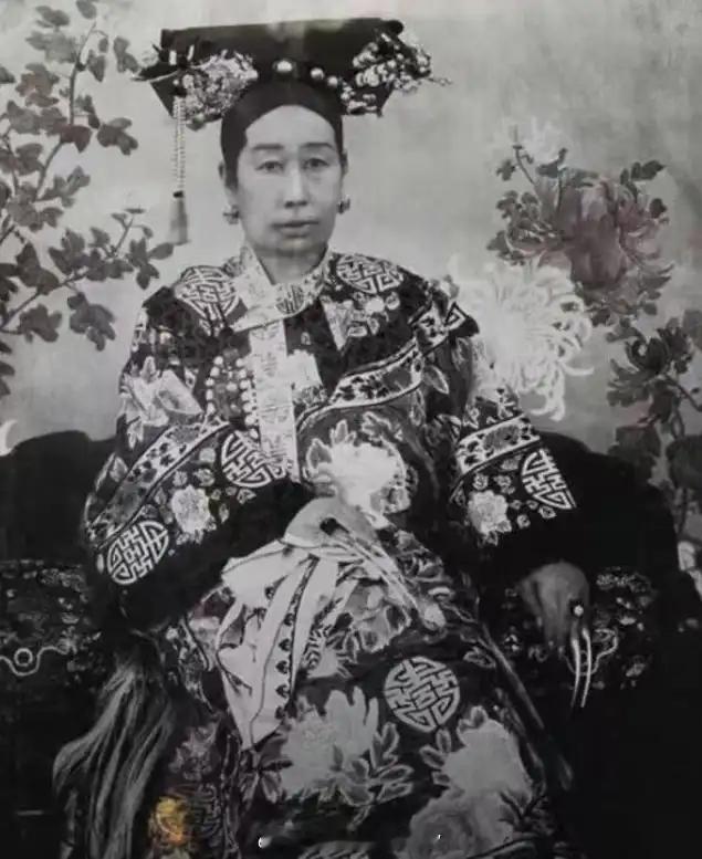 慈禧老佛爷AI复原20岁照片，这颜值你觉得能打几分？[doge]李晟 女人不能这