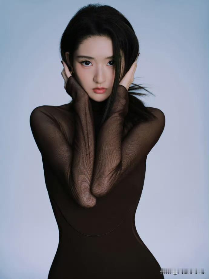 2026年2月5日，微博之夜红毯，王玉雯身着“Mark Bumgarner定制”