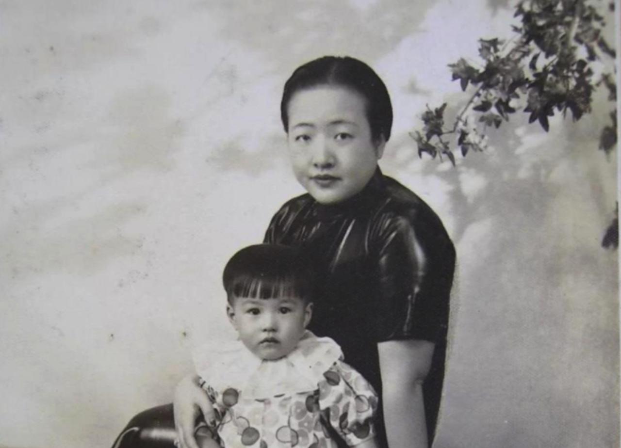 抗战胜利后重逢，宋子文望着初恋盛爱颐，柔声问：“好久不见，你还好吗？”她脚步未停