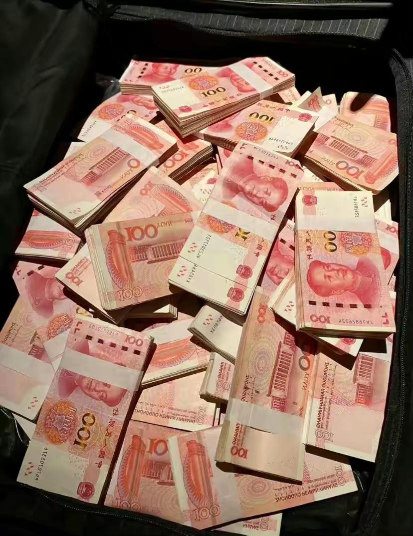 你才是唯一的存在。世界上看似有亿万个人，这是一个SEEMING（看似）！只有你存