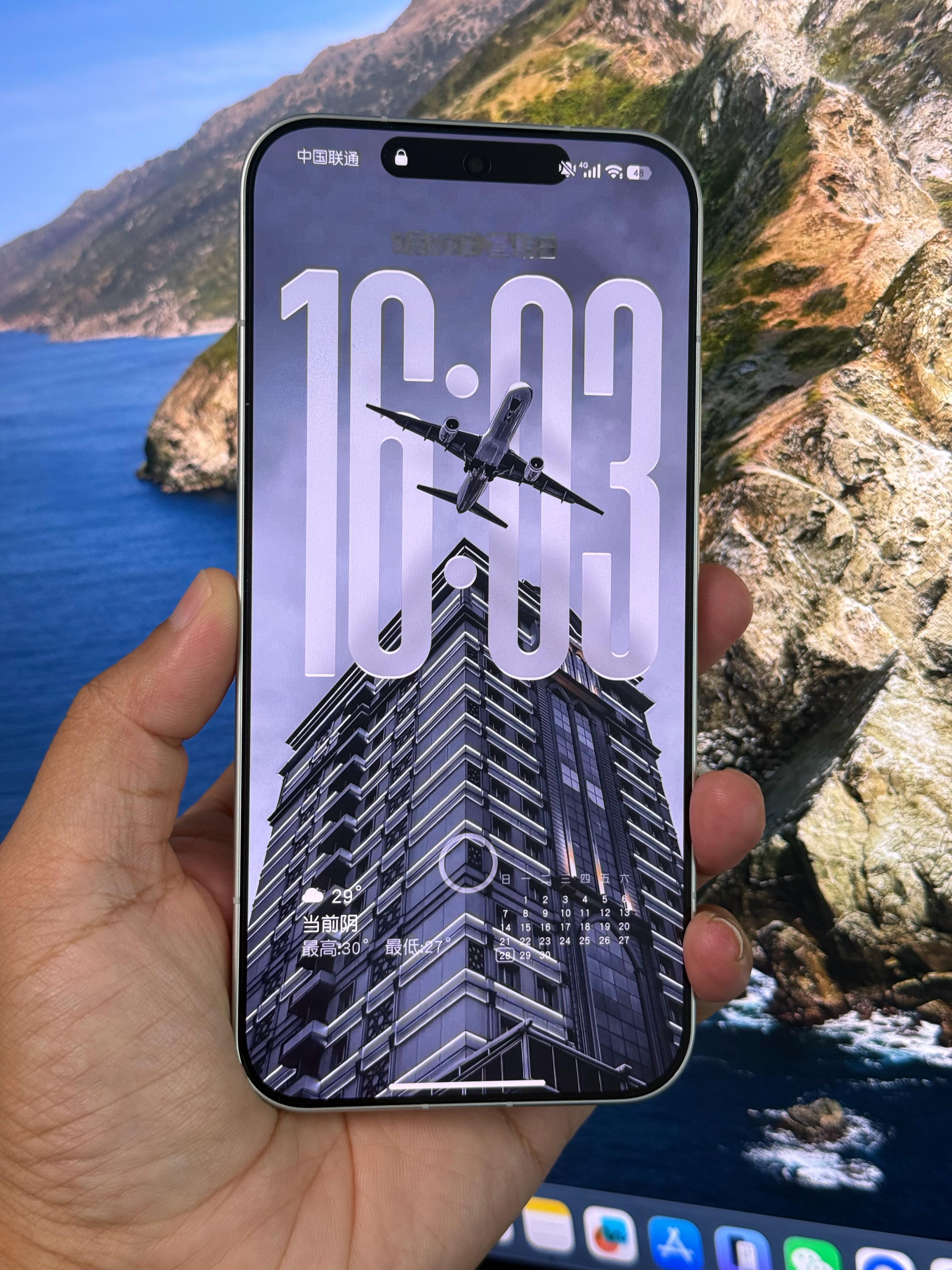 小米17 Pro Max的屏幕超赞的，直屏大R角，极致黑边，观感极其舒服。 ​​