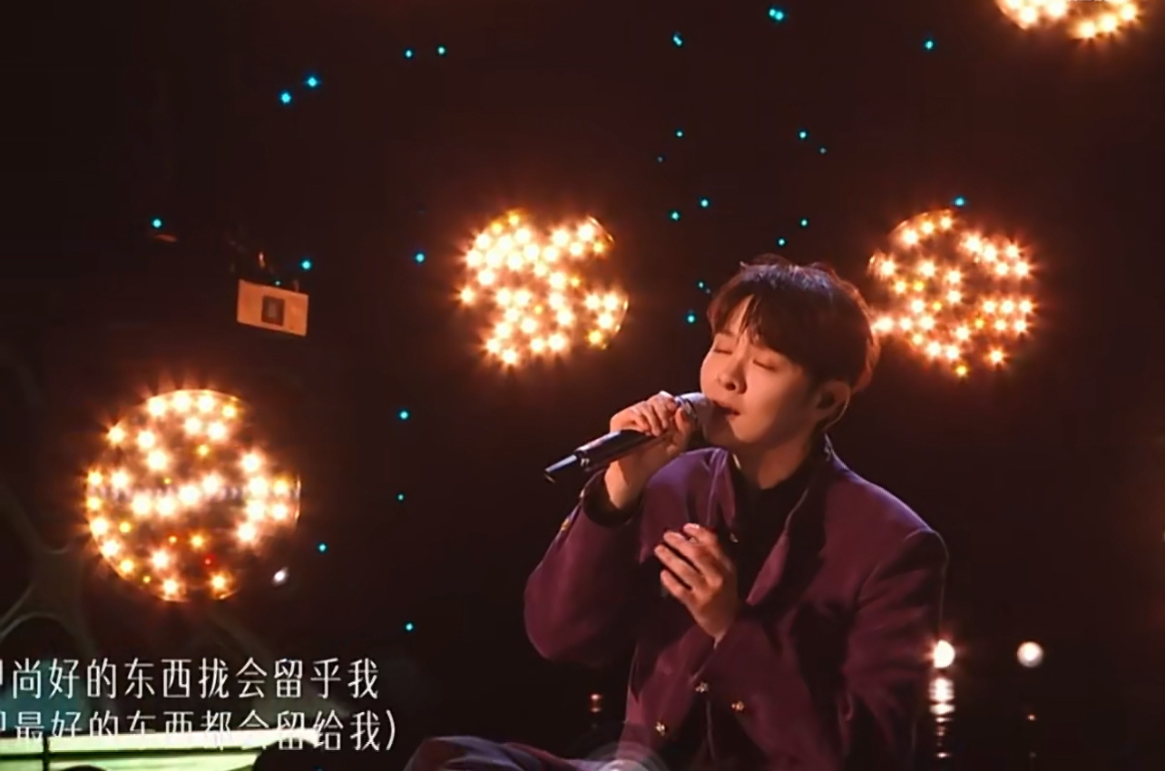 尤长靖唱哭一片尤长靖阿嬷的话故事感 糟了，在歌手这个节目见到了故事书系歌手了尤长