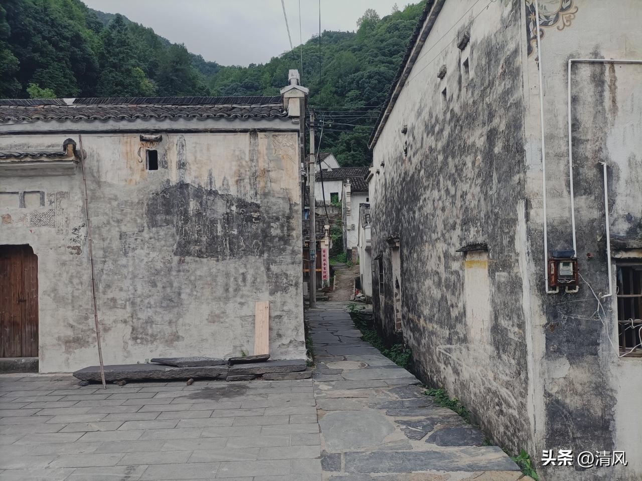 你购房时会注重哪些因素要看地段、户型、价格、开发商、物业等。