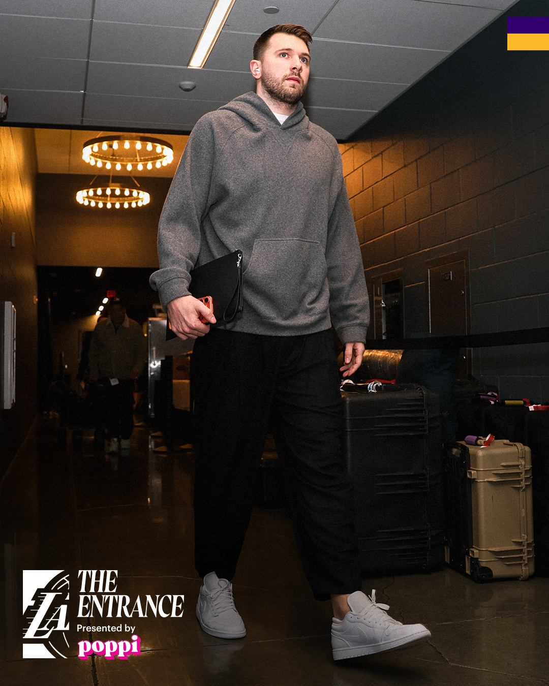 东契奇ootd 今日上班图湖人vs国王东契奇