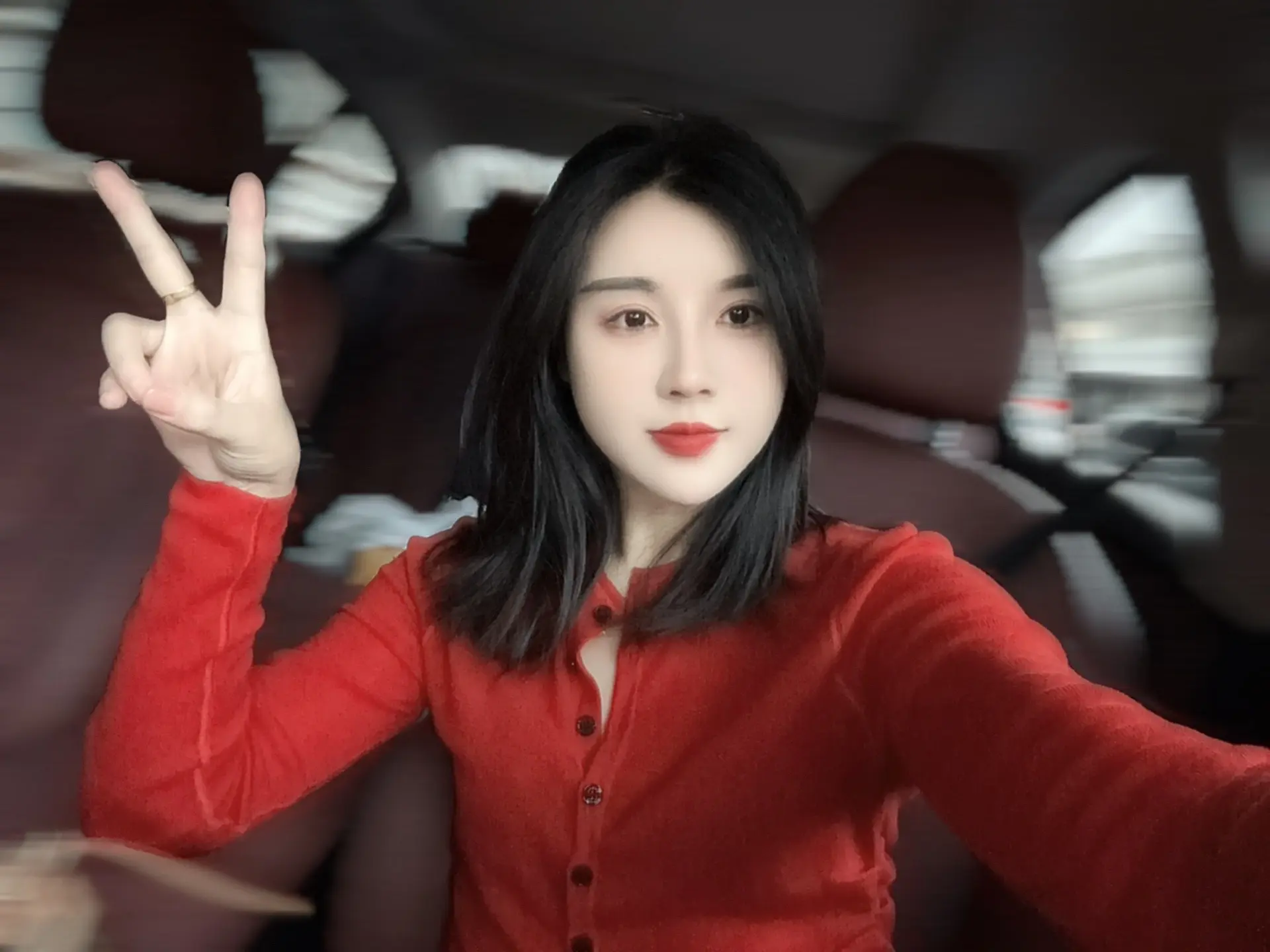 生活一如既往 随性洒脱 依然热爱生活