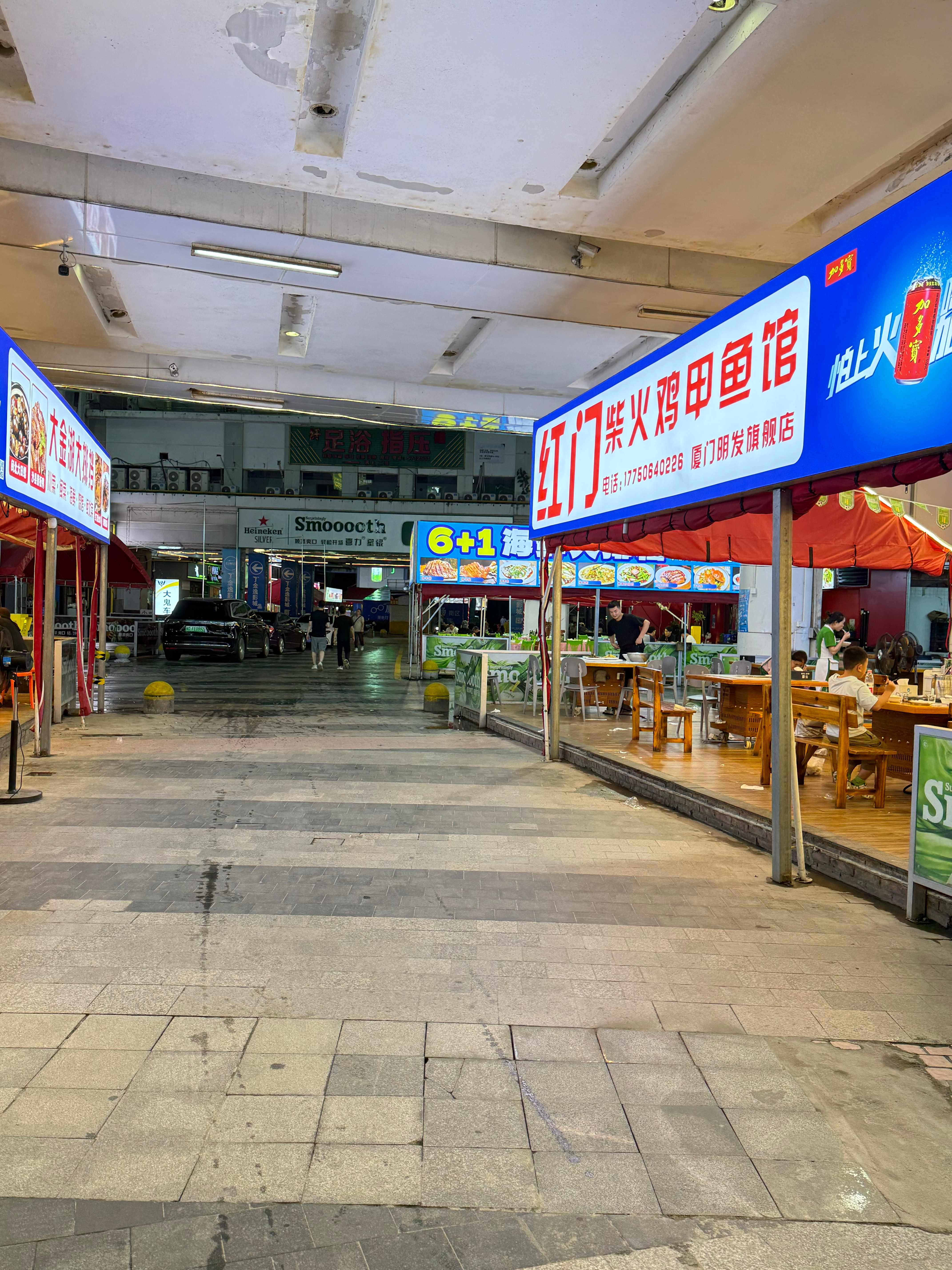 厦门明发广场以前多火啊，现在这个点都没什么人了[笑cry]  ​​​
