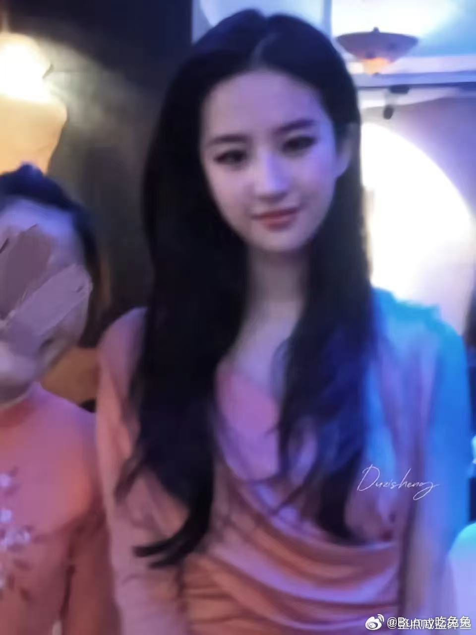 刘亦菲舌头是心形的 谁能拒绝心形舌头的刘亦菲！又仙又甜，细节控狂喜 