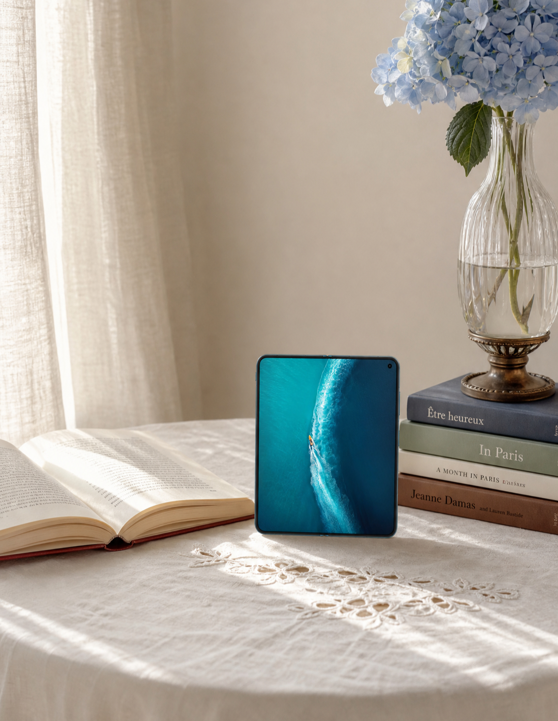 有些色彩，自带呼吸感。vivo X Fold6蓝洞不是静止的蓝，而像地球深邃的蓝