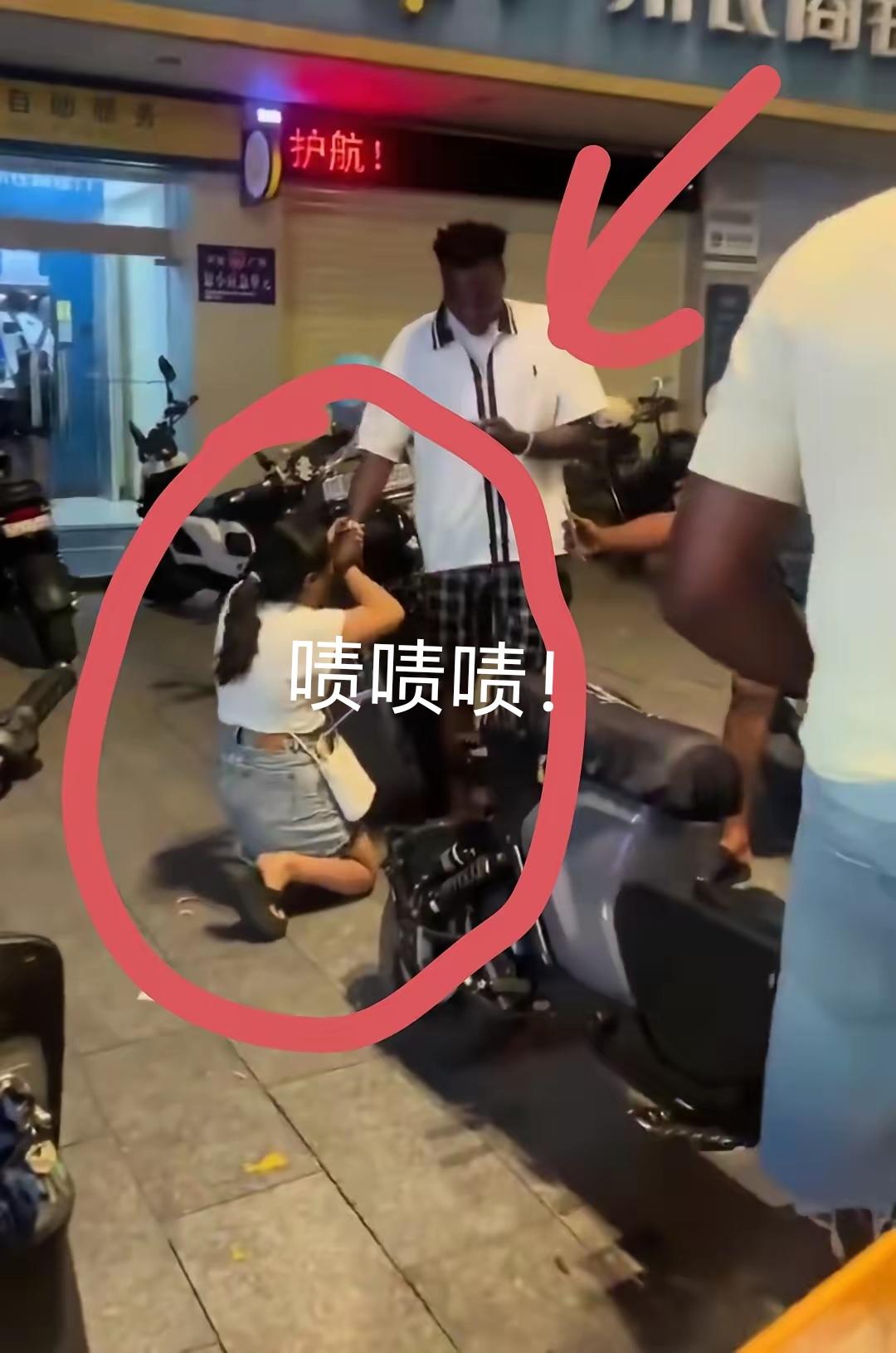 人到了中年刷到广东街头这档子事，
蕞大的“佩服”，
是有的印度小伙啥真本事没有，