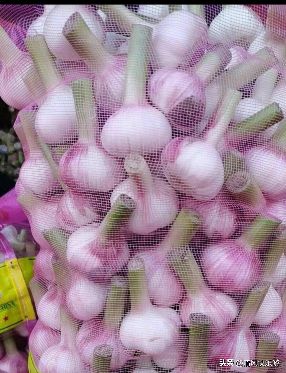 自己一个人在家做电商，今天累瘫了，一天打包1300单大蒜，希望今天晚上订单能够少