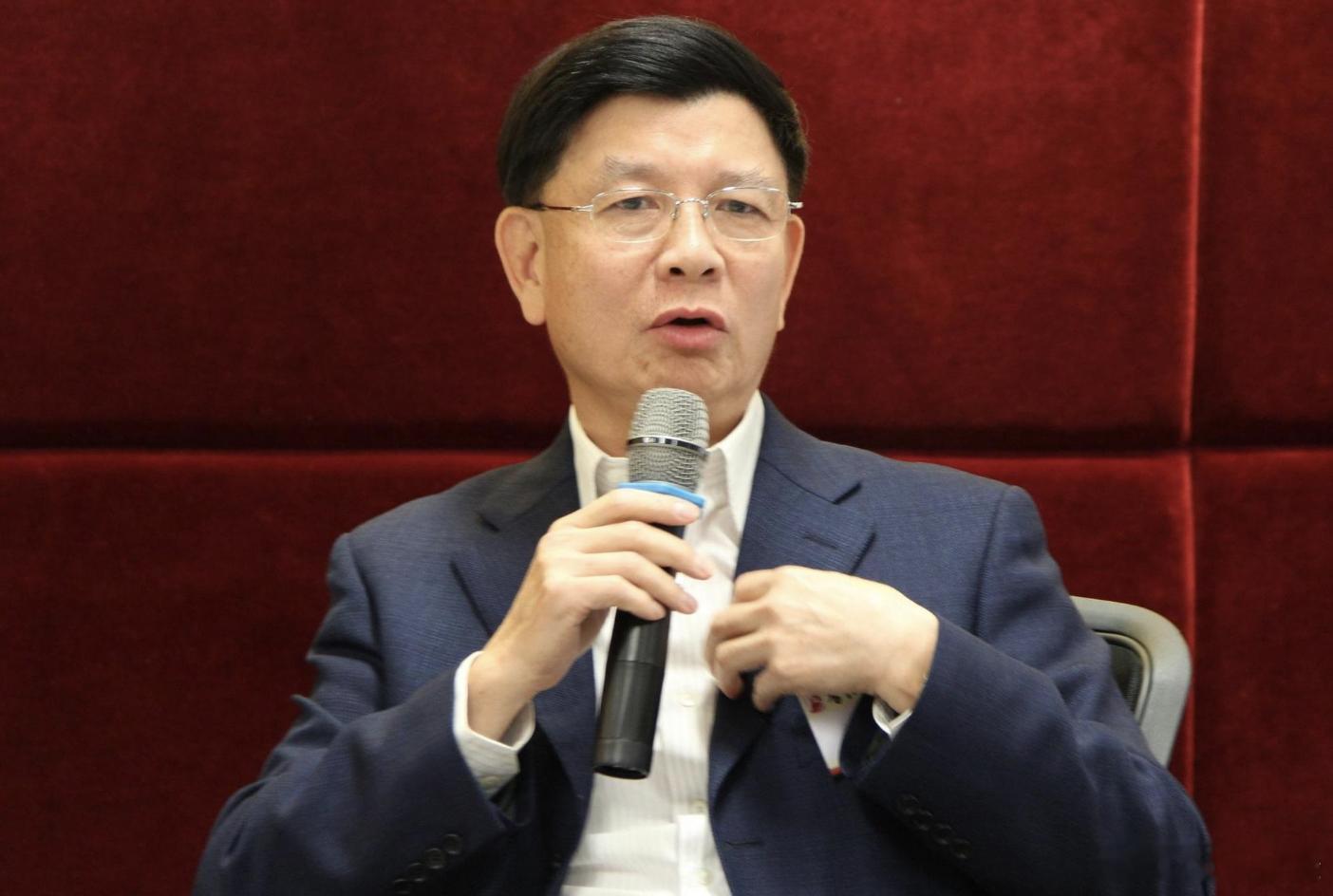 丝宝集团的创始人梁亮胜，在商业圈可谓是大名鼎鼎，曾连续蝉联湖北首富。根据早年的公