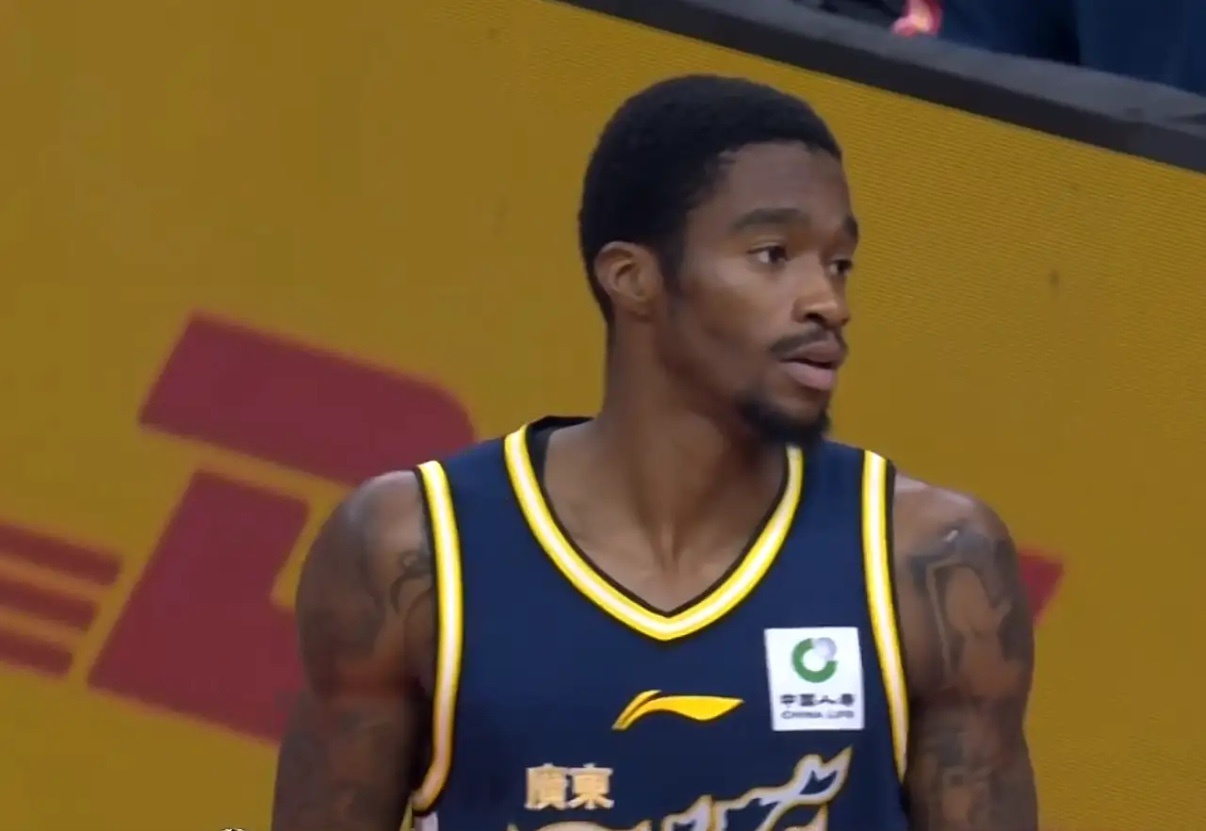 杜锋做出了1个重要的决定，辞退广东队得分王！在近日，也许，大家都知道广东队外援要