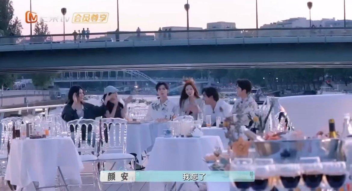 颜安塞纳河上跳火力全开 塞纳河畔的名场面预定！颜安唱跳《火力全开》气场全开，动作