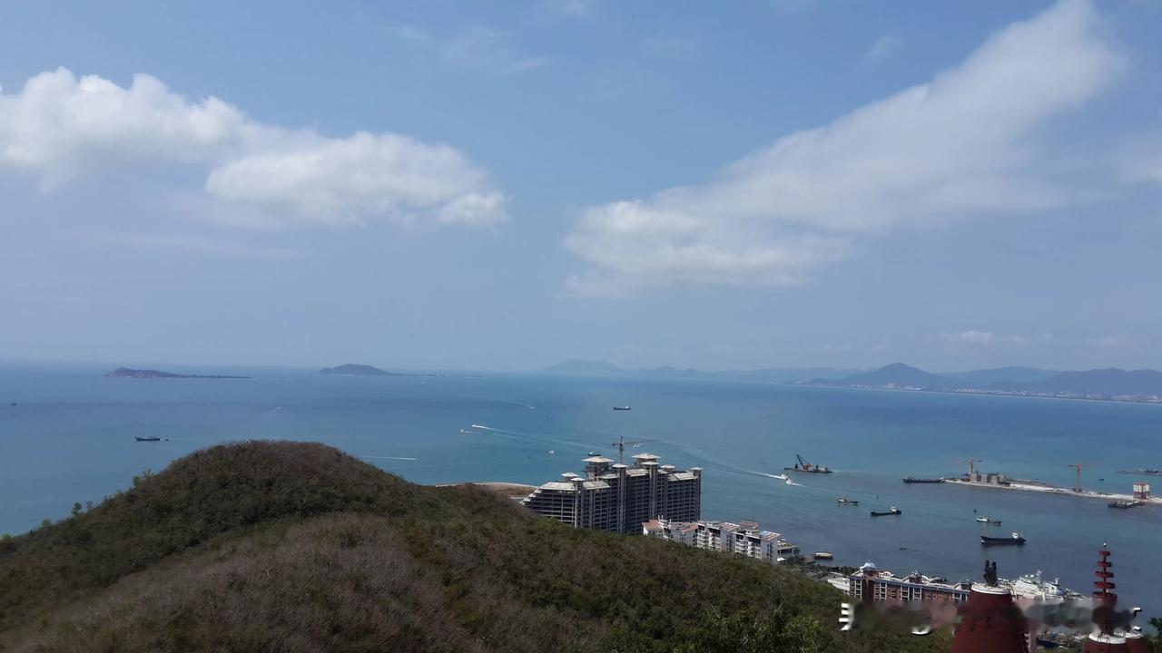 小学生作文技巧:如何写景—雨
描写雨时，可结合感官细节和动态画面：
雨点儿像调皮