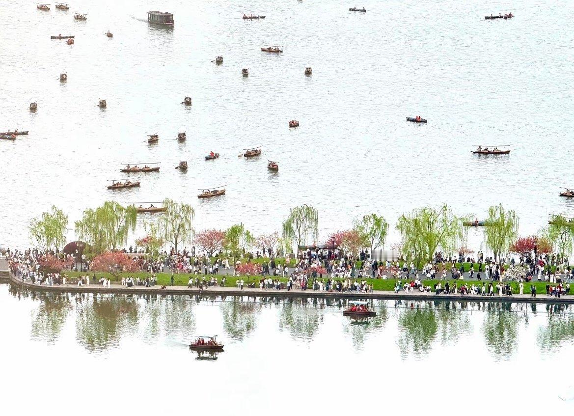 原来江南百景图是写实风啊[哆啦A梦吃惊]西湖的美我后知后觉 ​​​