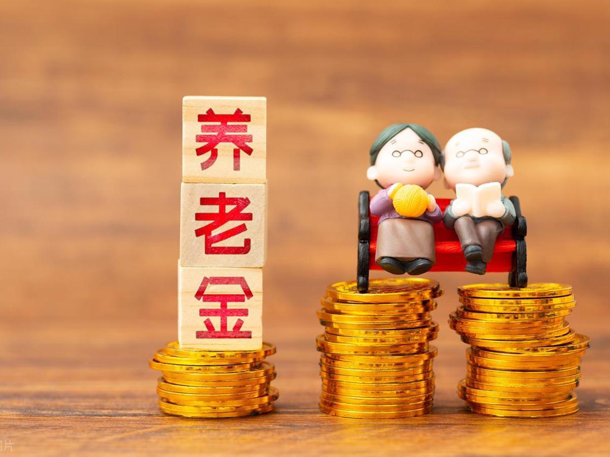 时针拨到2026年7月21日，周二。7月下旬的日历已经撕过三分之二，人社部、财政