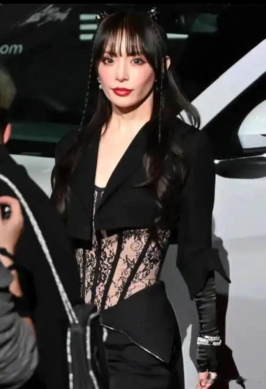 滨崎步的上海演唱会因为国家关系被取消，滨崎步也发文表示自己很难过。

   网友