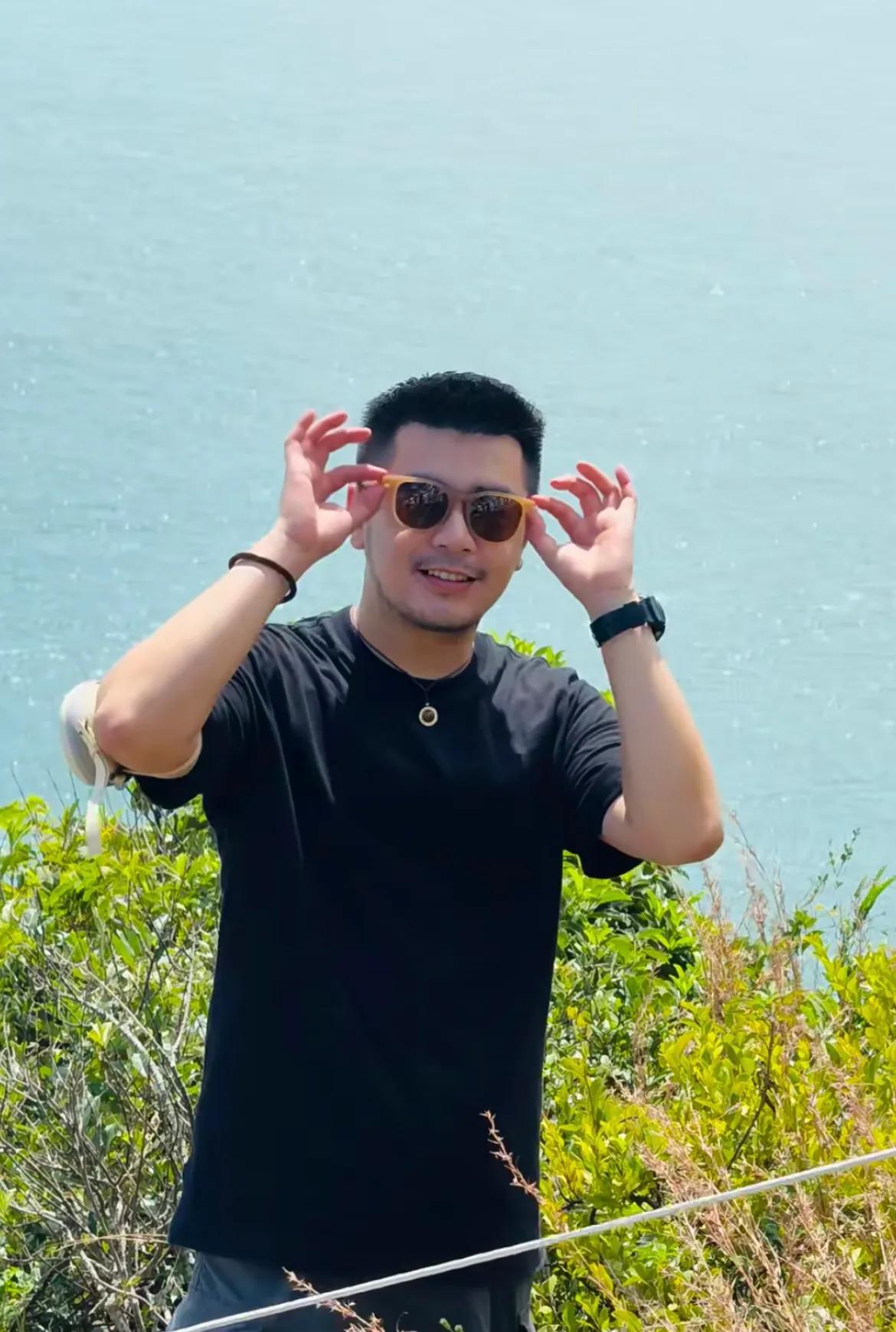 往往我们以为生活欠我们一个满意，其实我们欠一个努力的自己，院我们都能活出更好的自