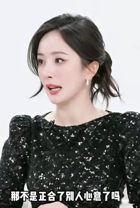 杨幂称凭什么退出娱乐圈？那不是正合了别人的心意吗。  没有退路时，咬牙向前冲。凭