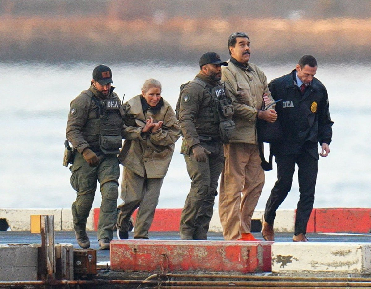 在将马杜罗夫妇绑架前往法院的过程中，美国甚至没有为马杜罗夫人配备女警……委美冲突