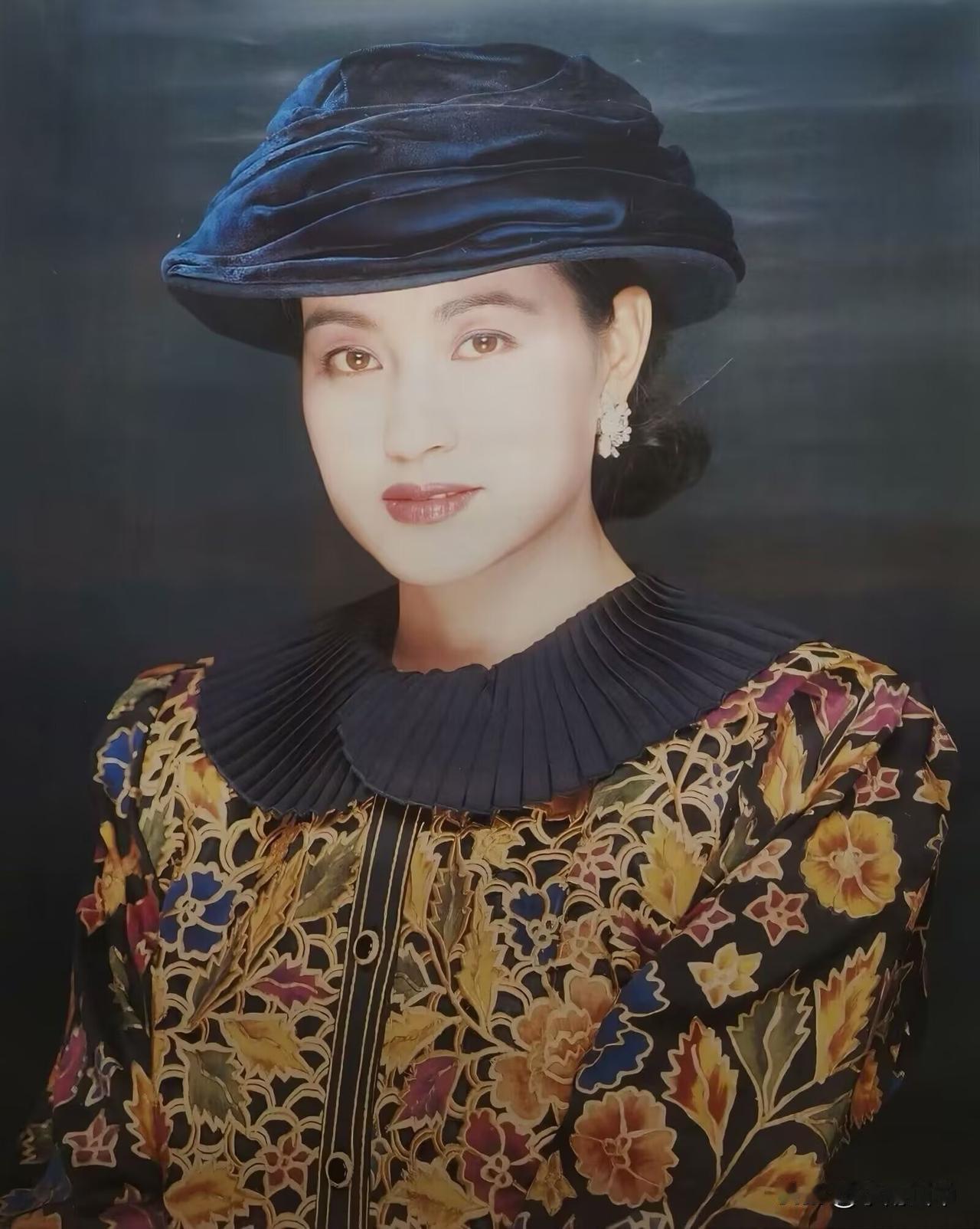 1993年《明星倩影》上的刘晓庆、谭小燕、刘爽、李嘉欣、何晴、张晓敏、陈晓旭、林