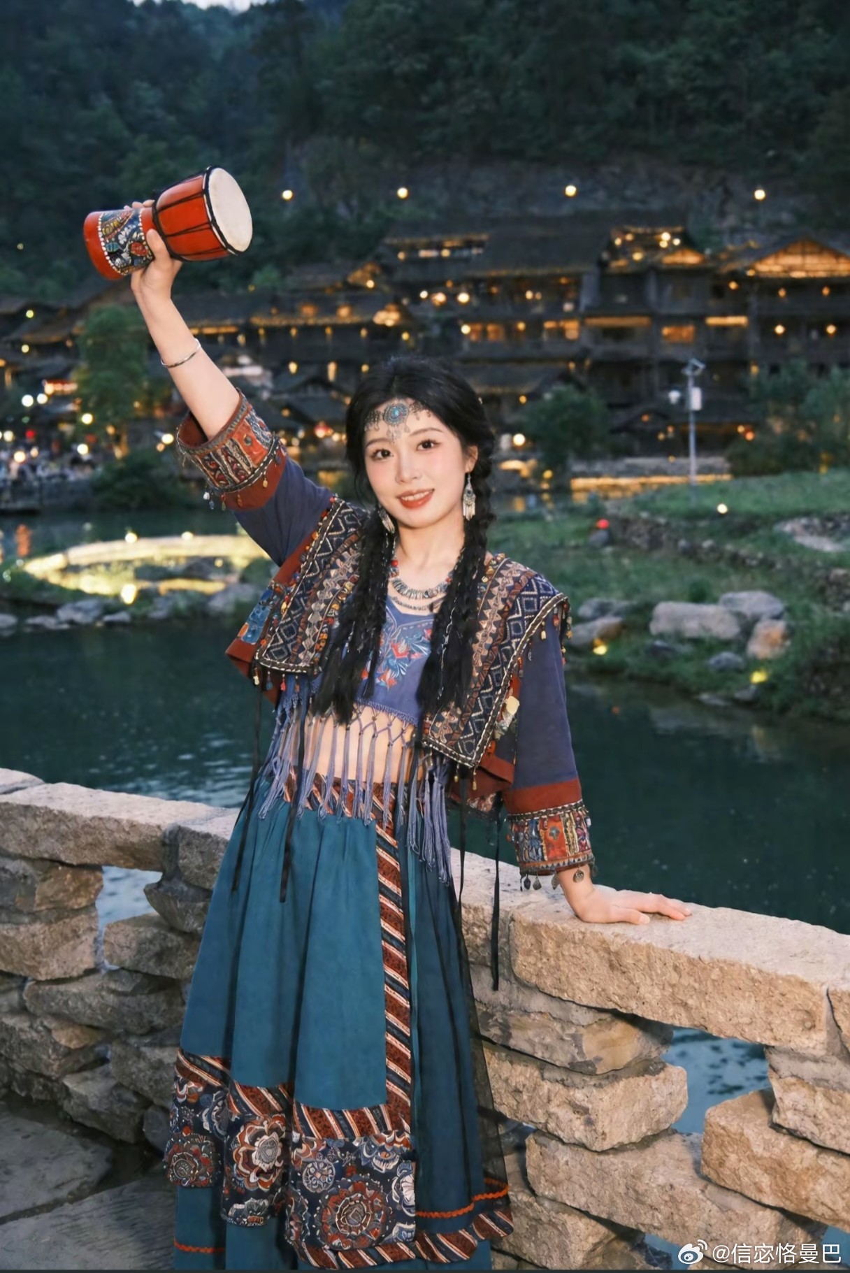 小姐姐少数民族服饰