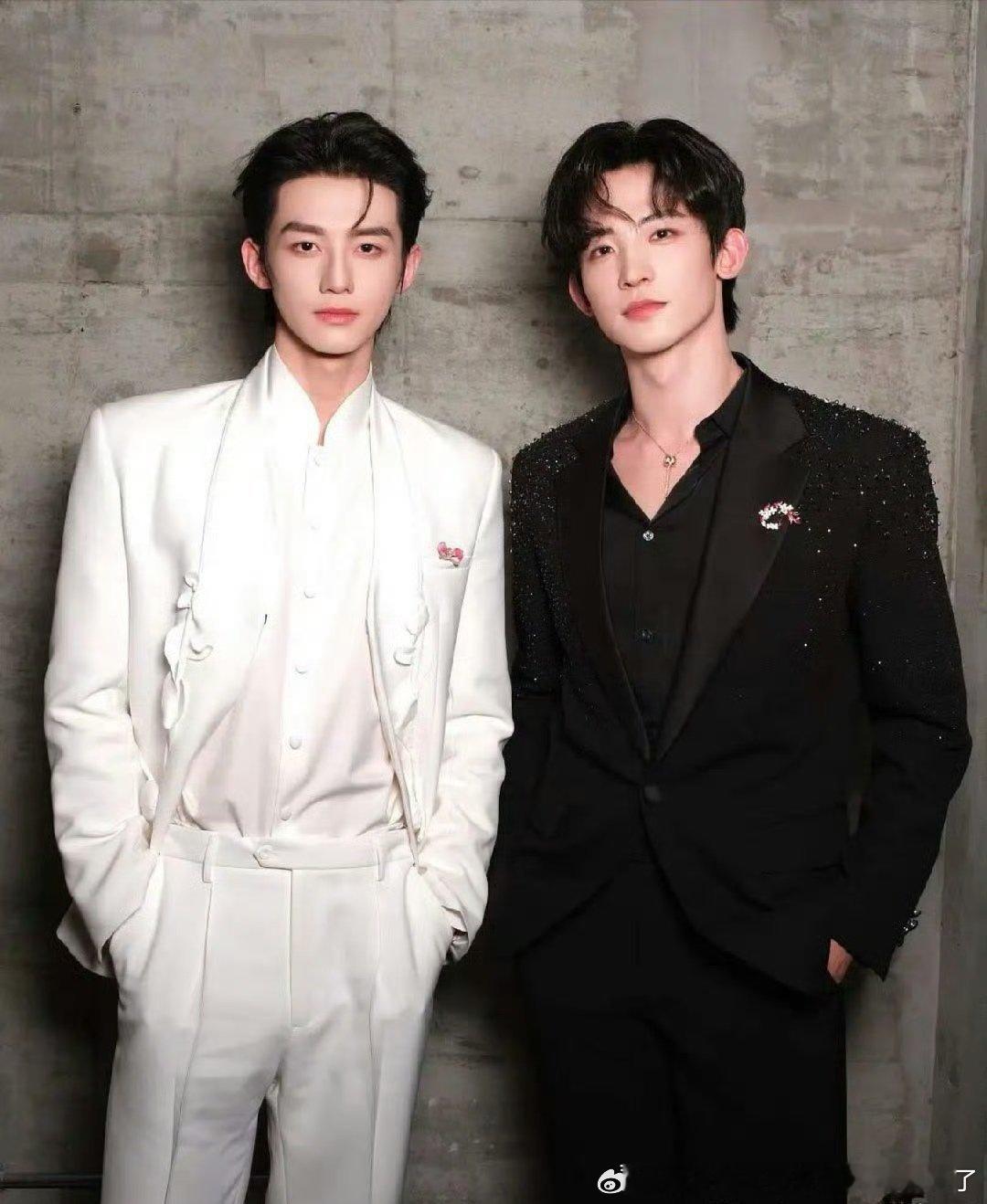 从未觉得赖伟明帅但他正脸就是比常华森这几个稠的崎岖的95好看点儿啊 