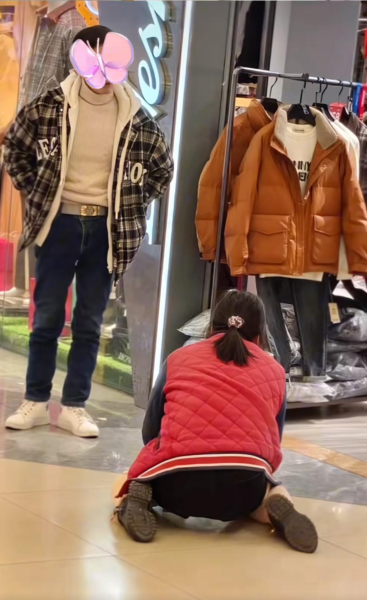 这是抖音给我推送的一个画面，看了真替那女的不值！一个女的看中一件衣服299元，想