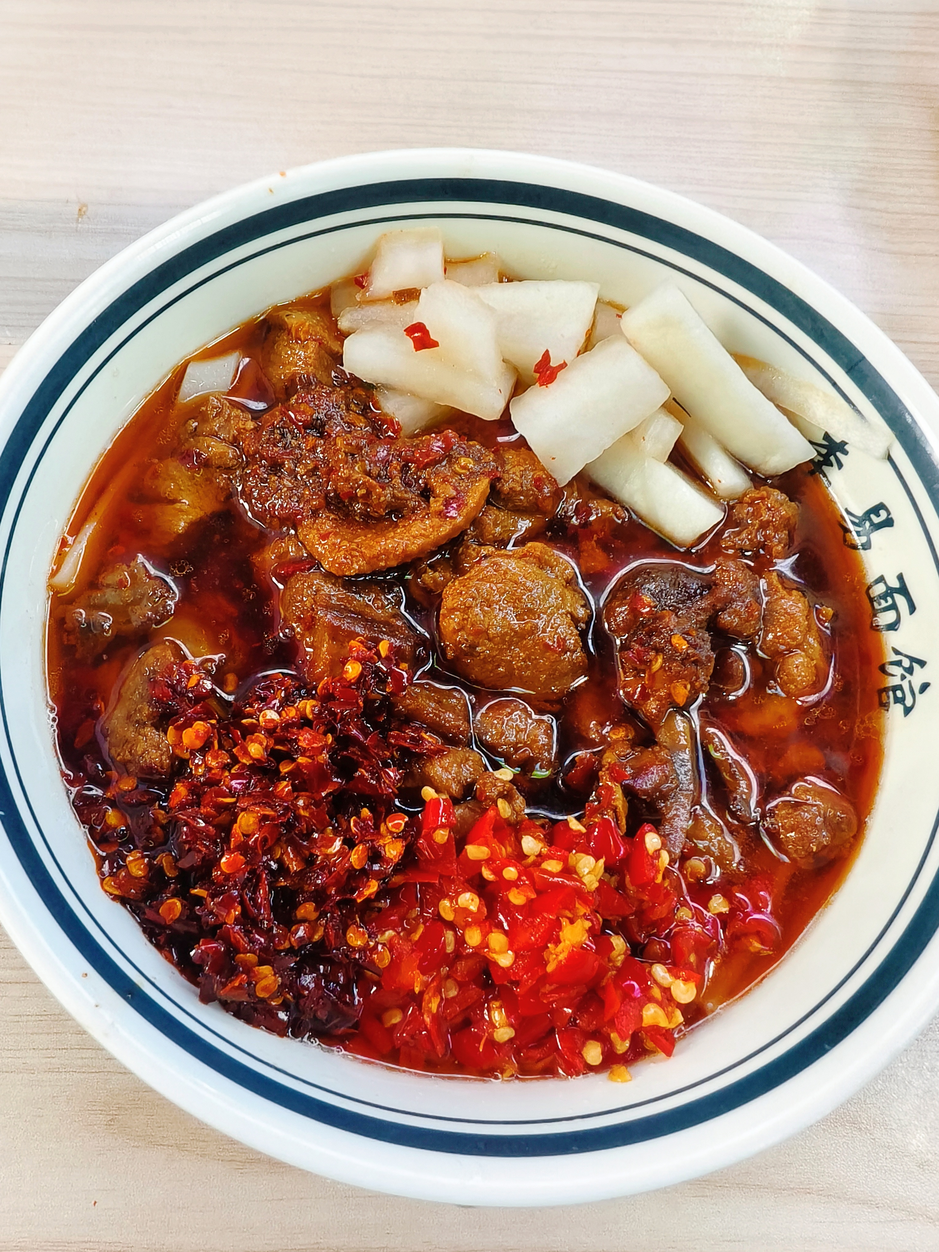 跑了7公里路，只为吃这口粉麻辣鸭子跟麻辣牛肉，永远的神！现在才发现，商家格局也大