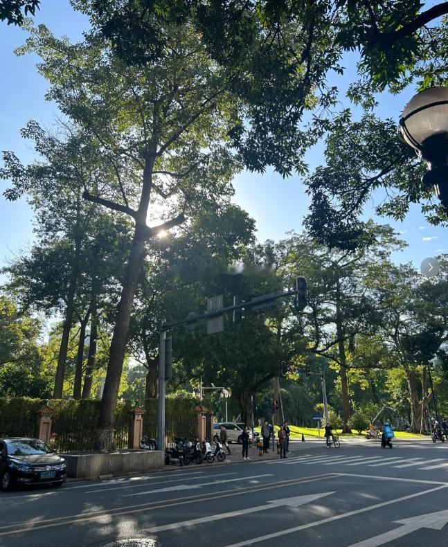 口袋空空的人，腰板站不直。 ​​​