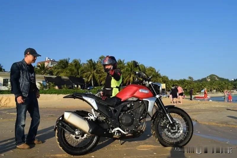 张雪机车太牛了！在高手如云的国际赛场，那竞争激烈程度可想而知。前几天在荷兰的比赛