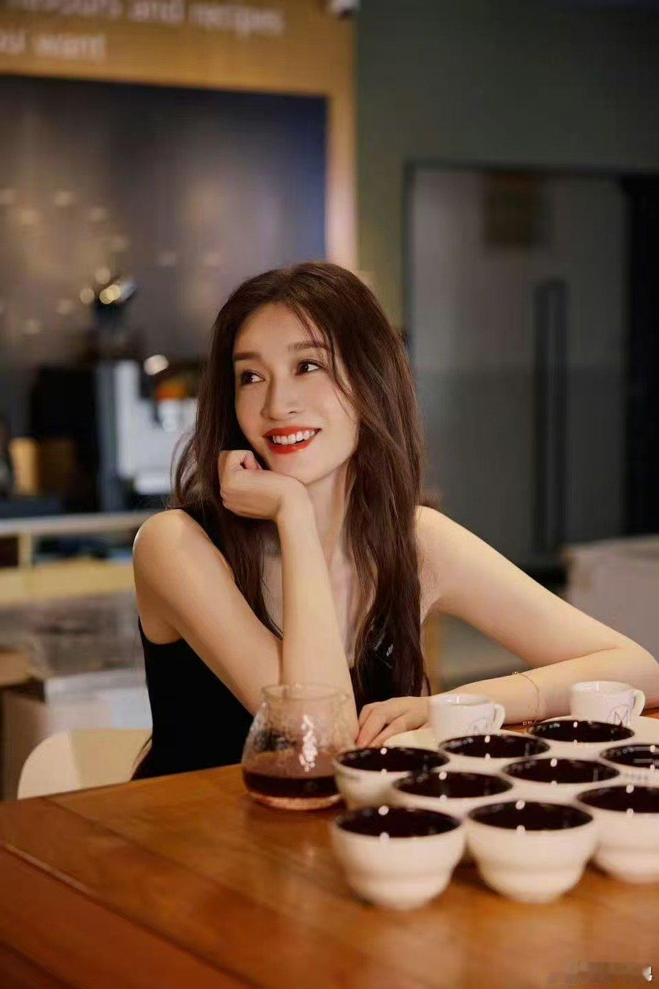 李小冉谢娜玩梗心愿便利贴乘风2026心愿便利贴梗被两人玩明白了，李小冉谢娜隔空呼