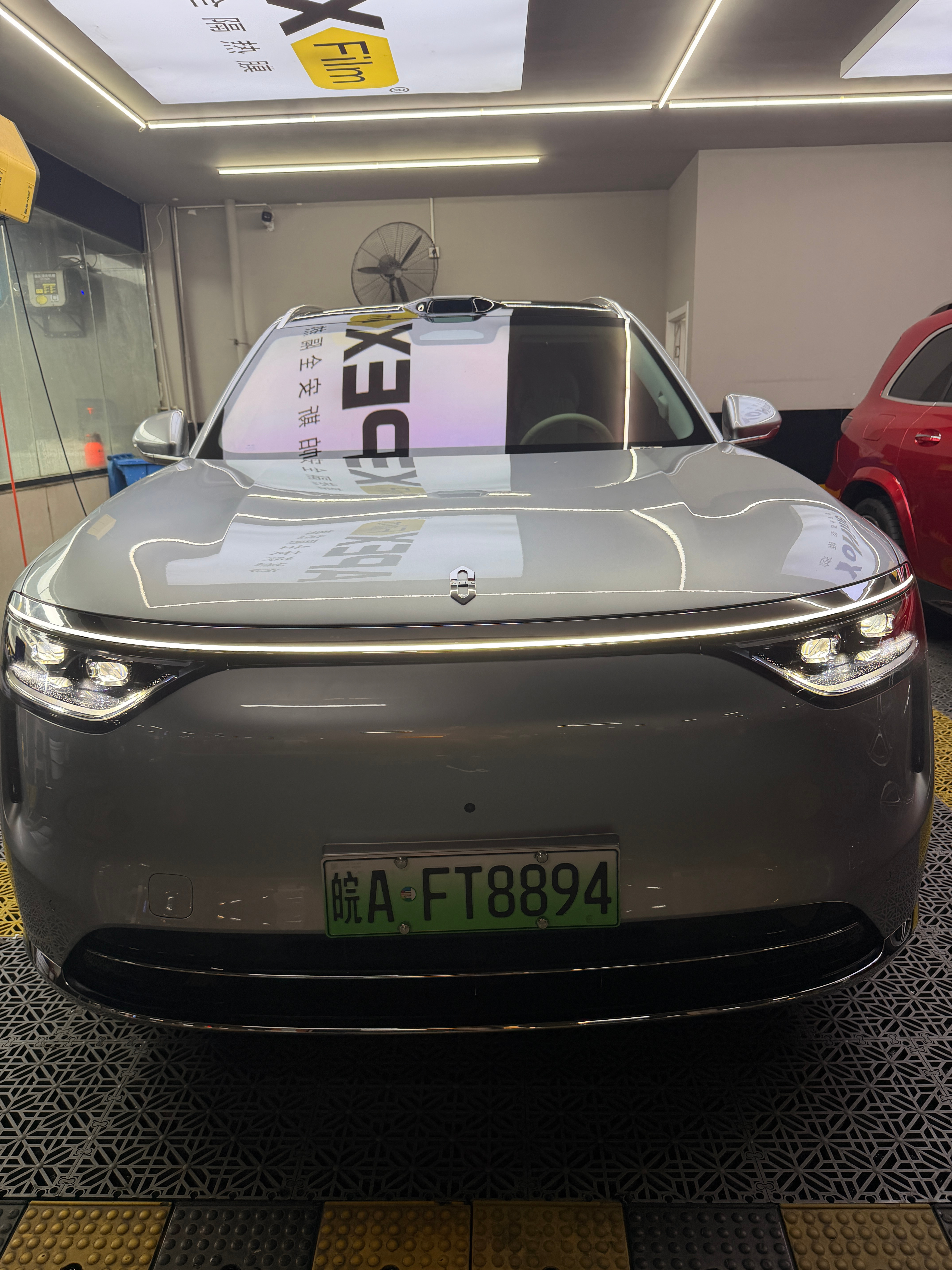 洗车+雾化消毒！！我是【爱干净星人】我的M8好惨，右后轮是被我朋友剐蹭的右前脸是