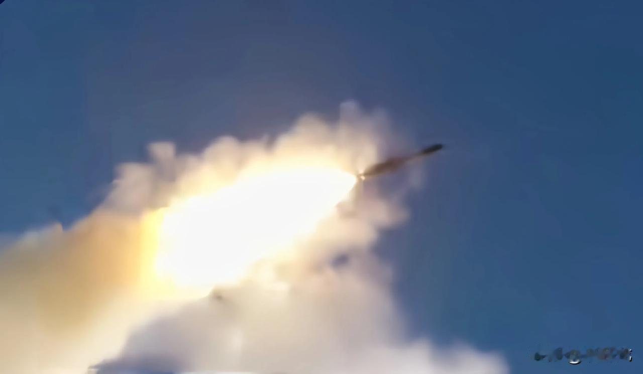 天下武功，唯快不破！天下导弹，水漂无解！
又快又能像打水漂一样飞行轨迹的就是东风