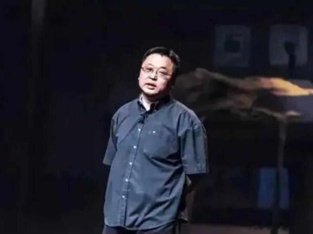 罗永浩 锤子科技，越看越看不清楚谁对谁错，就像走进迷雾的森林里。罗永浩与投资人郑