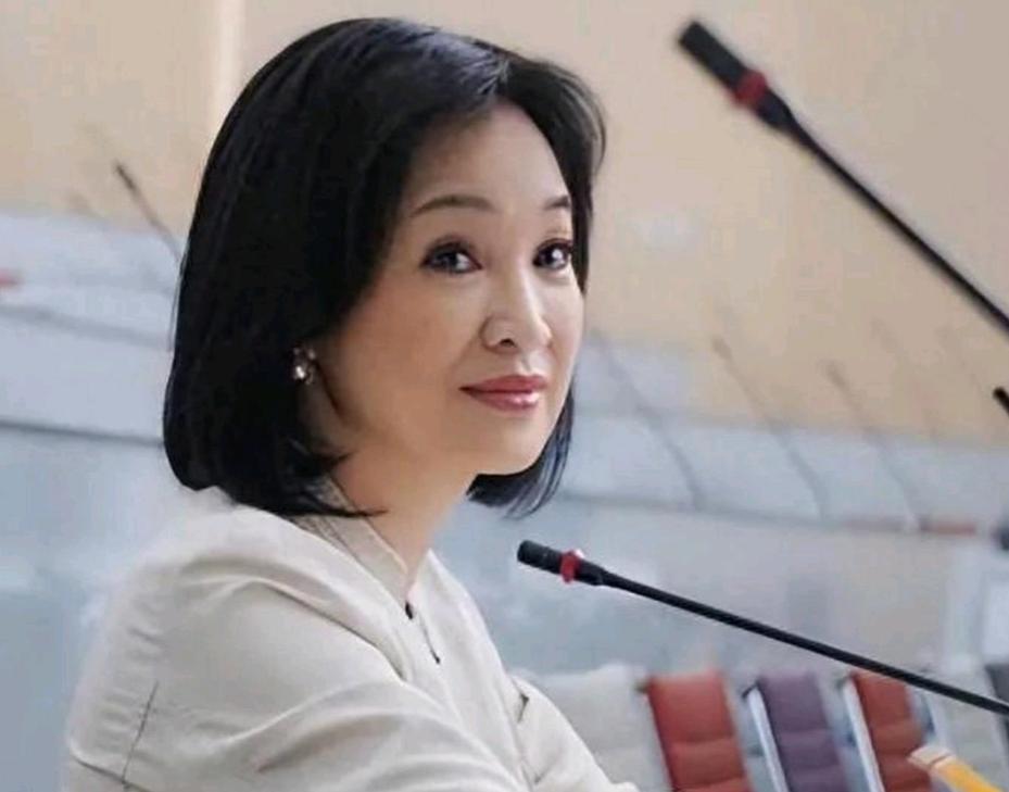 柯志恩出来表态了！在韩国瑜因傅崐萁缺席震怒之后，柯志恩对此表示，这件事要分开两层