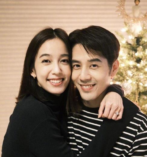 胡宇威陈庭妮得女 结婚三年的胡宇威陈庭妮网上宣布成为爸妈。两人自 2012 年合