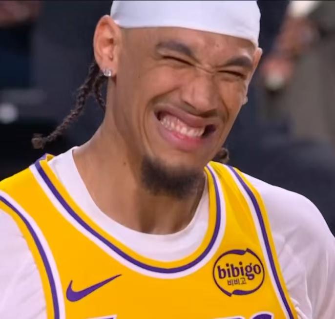 母鸡被惊吓后都会比海斯跳的高？这就太尴尬了！
本届NBA全明星扣篮大赛，海斯曾在