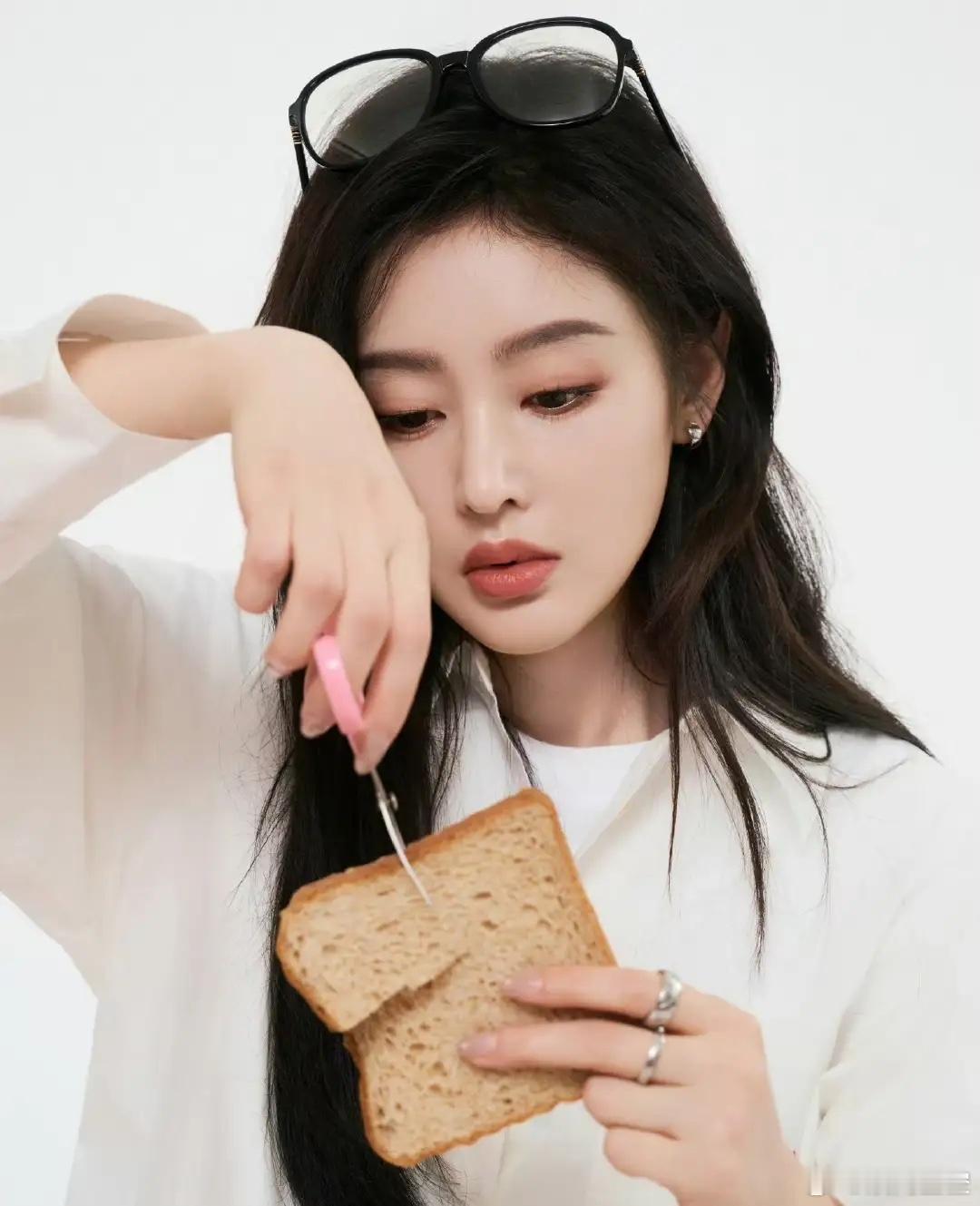 张天爱也太冤枉了传张寓帅要求网红花三三归还恋爱期间所赠贵重礼物。花三三为了挽回开