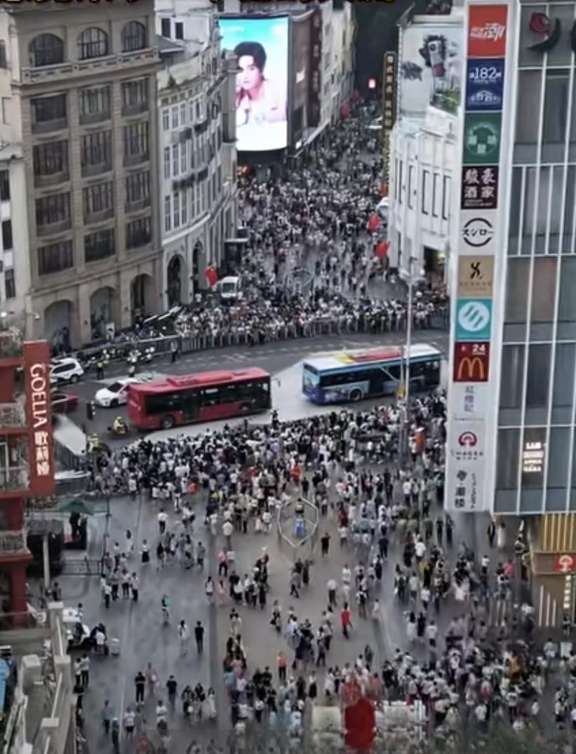 这是5.1广州市的北京路步行街，今天你有没有去到现场凑热闹？在5.1期间来北京路
